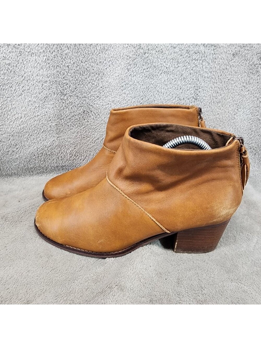 Toms Shoes Womens Size 9.5 Brown Leather Ankle Booties *Read*